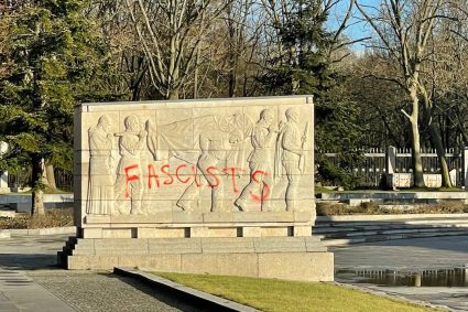 В Берлине осквернили мемориал советским воинам
