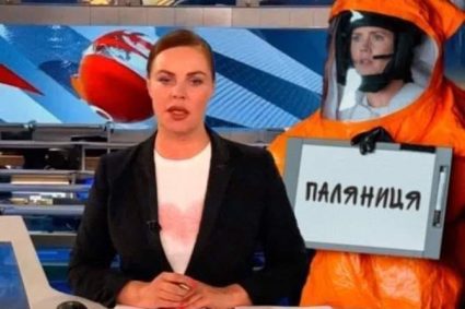Провокаторша Овсянникова хочет вернуться в Россию.
